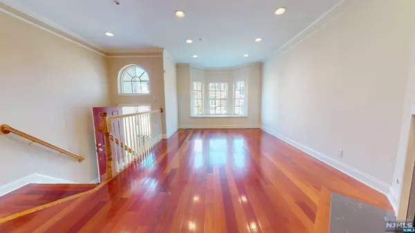 72 Osprey CT, Secaucus, NJ 07094