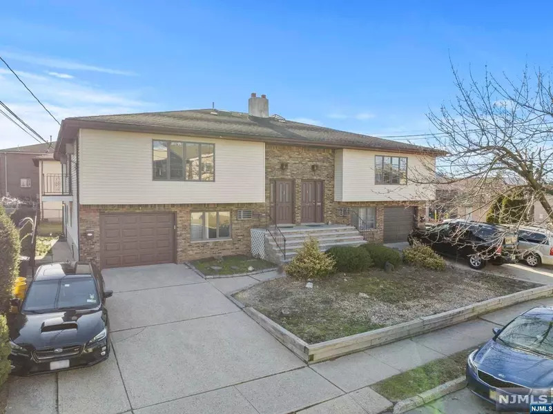 132A Roosevelt PL, Palisades Park, NJ 07650