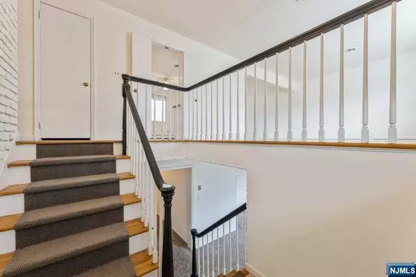 Harrington Park, NJ 07640,32 Carlton LN