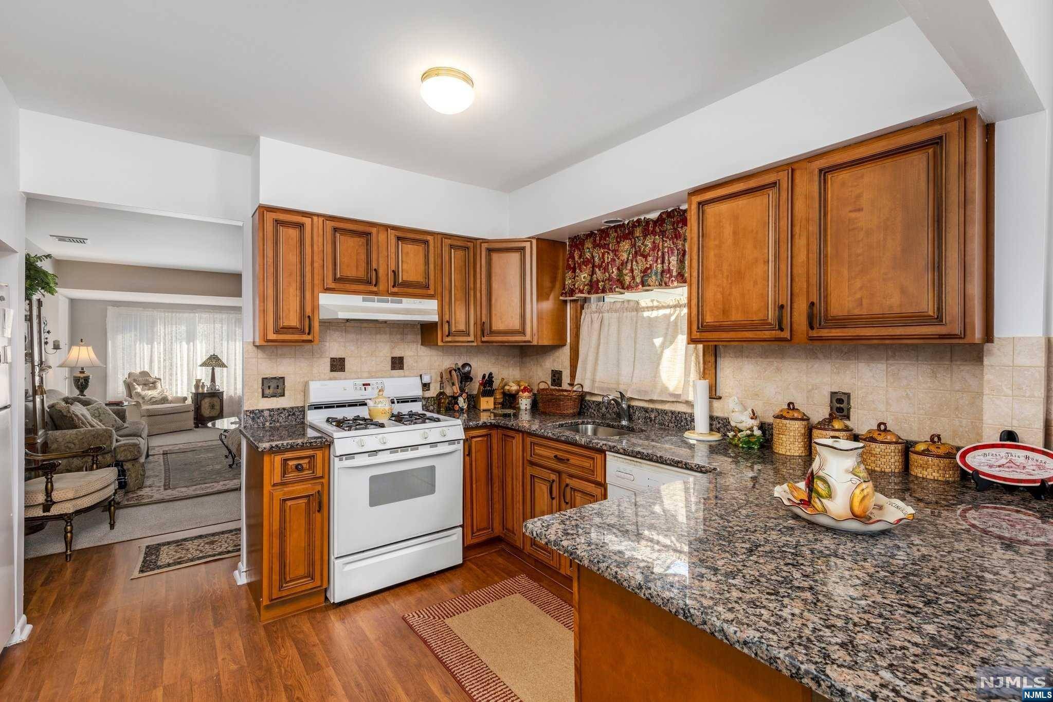 Little Falls, NJ 07424,127 Lower Notch RD