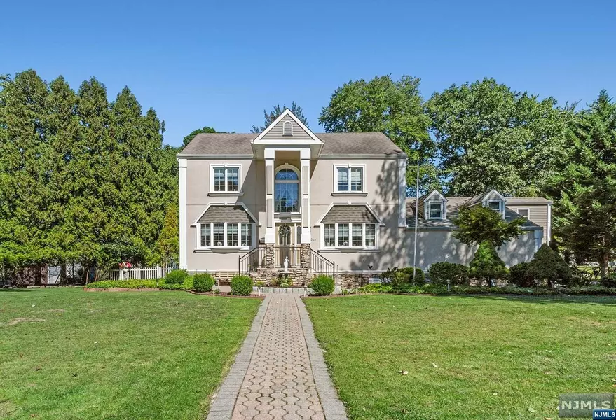 620 Roberge DR, River Vale, NJ 07675