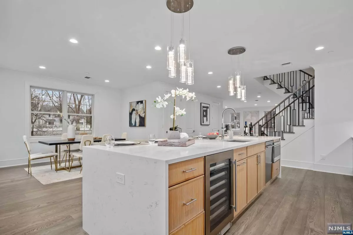 Haworth, NJ 07641,110 Mason CT #2E