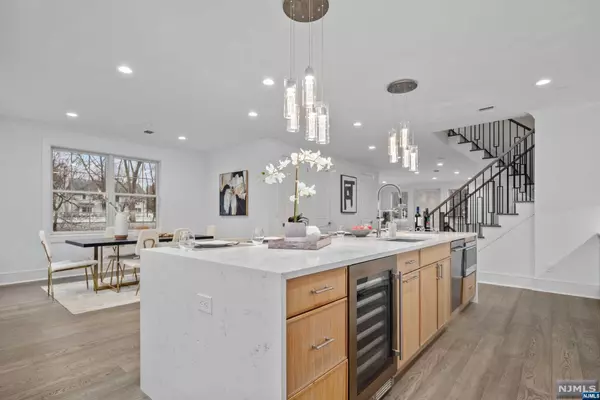 110 Mason CT #2E, Haworth, NJ 07641