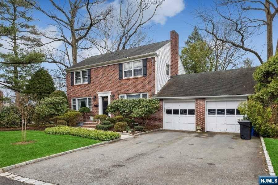 Tenafly, NJ 07670,4 Bradford CT