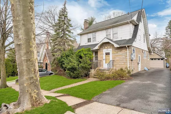 293 Carlton TER, Teaneck, NJ 07666