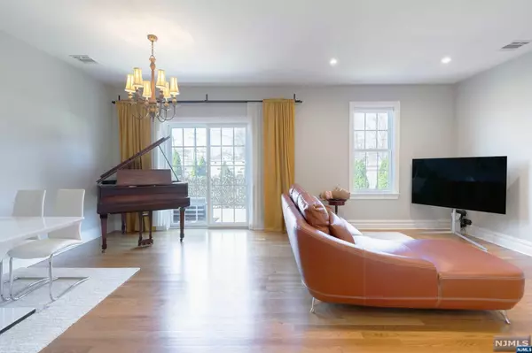 156 Rio Vista LN, Northvale, NJ 07647