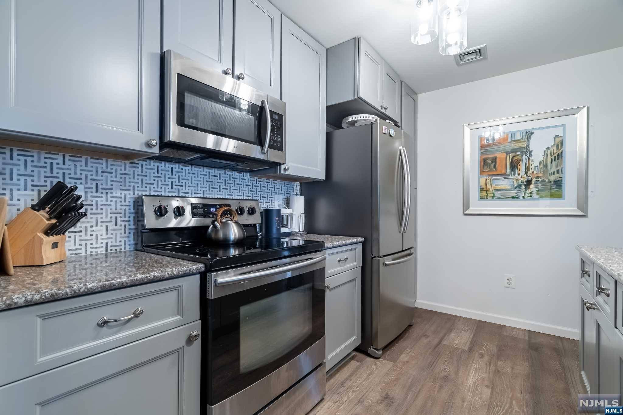Edgewater, NJ 07020,38 Garden PL #142