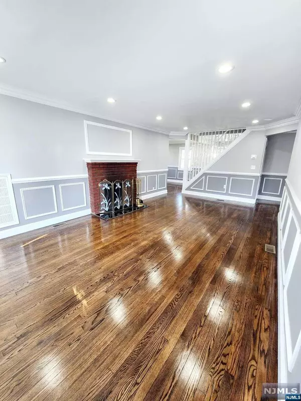 Dumont, NJ 07628,12 Lohmann PL