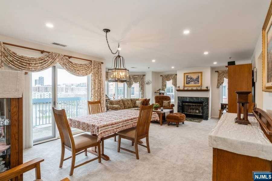 Edgewater, NJ 07020,607 Smith CT #PH7