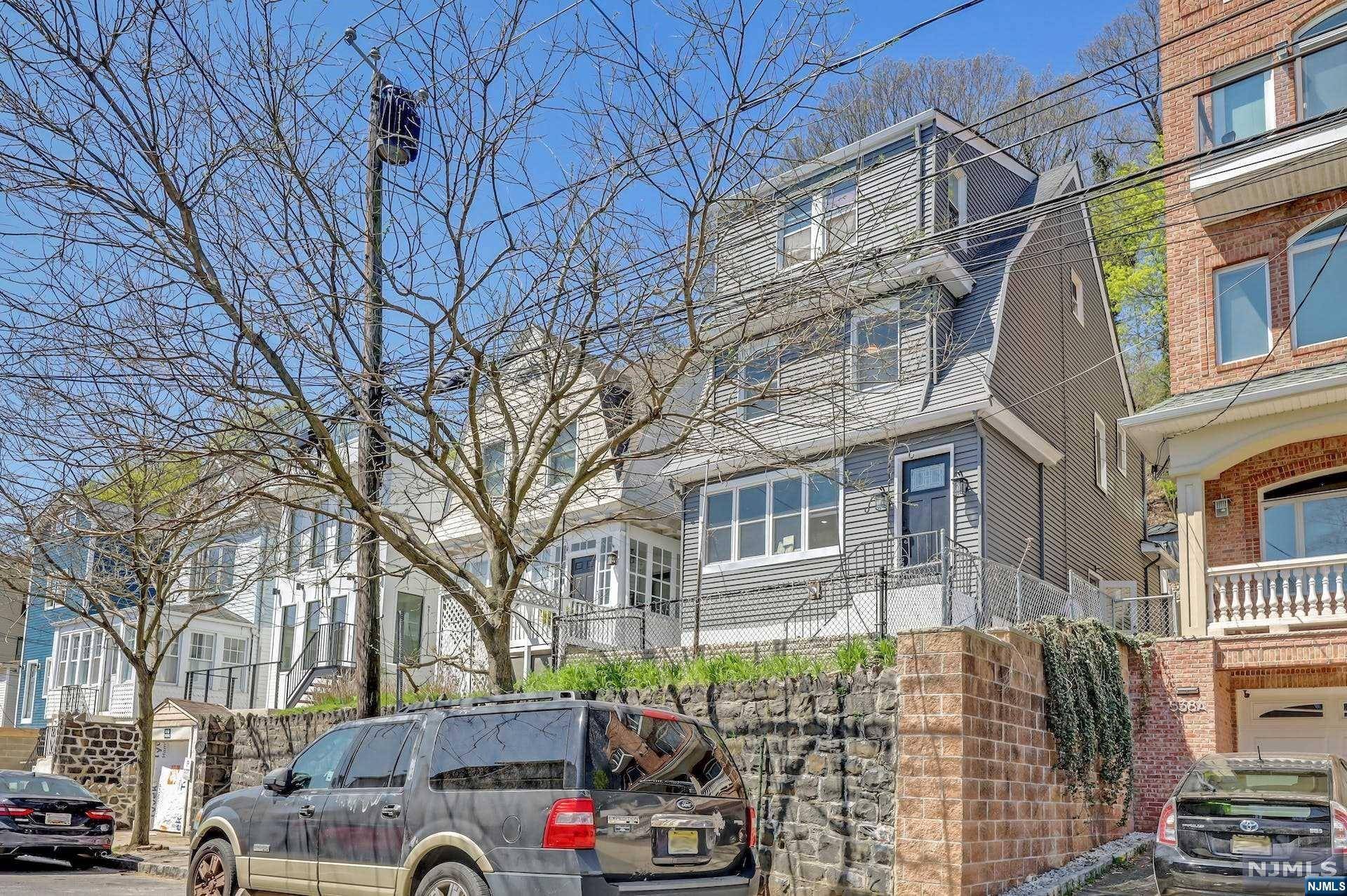 534 Undercliff AVE, Edgewater, NJ 07020