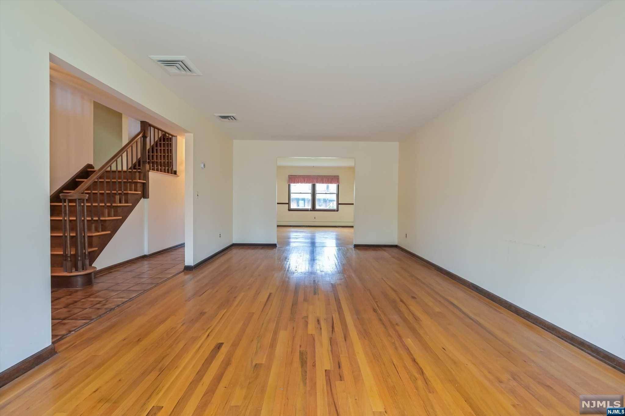 Oradell, NJ 07649,867 Lotus AVE