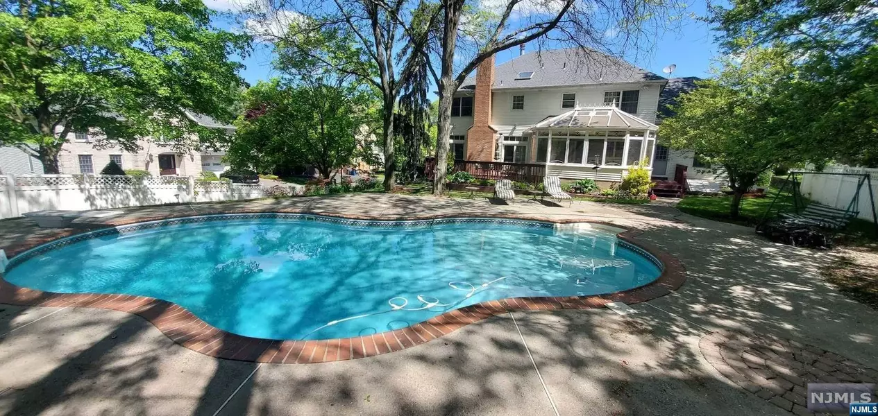 7 Oneill DR, Westwood, NJ 07675