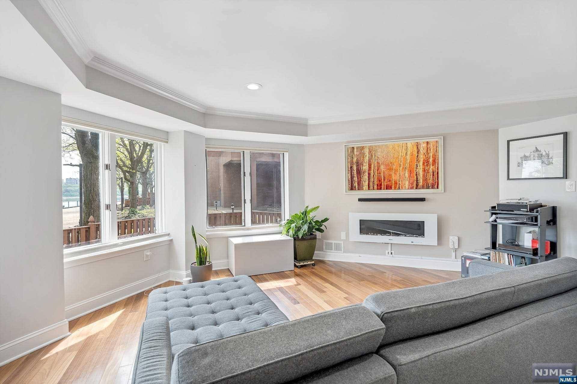 Edgewater, NJ 07020,71 Independence WAY #71