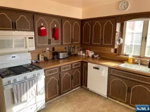 Woodland Park, NJ 07424,33 Whippany AVE