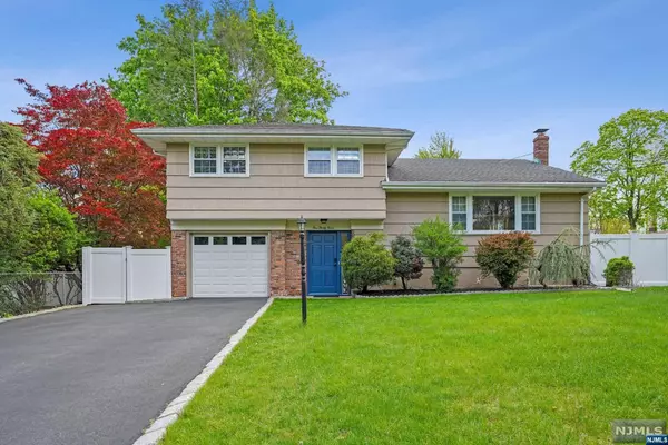 133 Roxbury RD, Dumont, NJ 07628