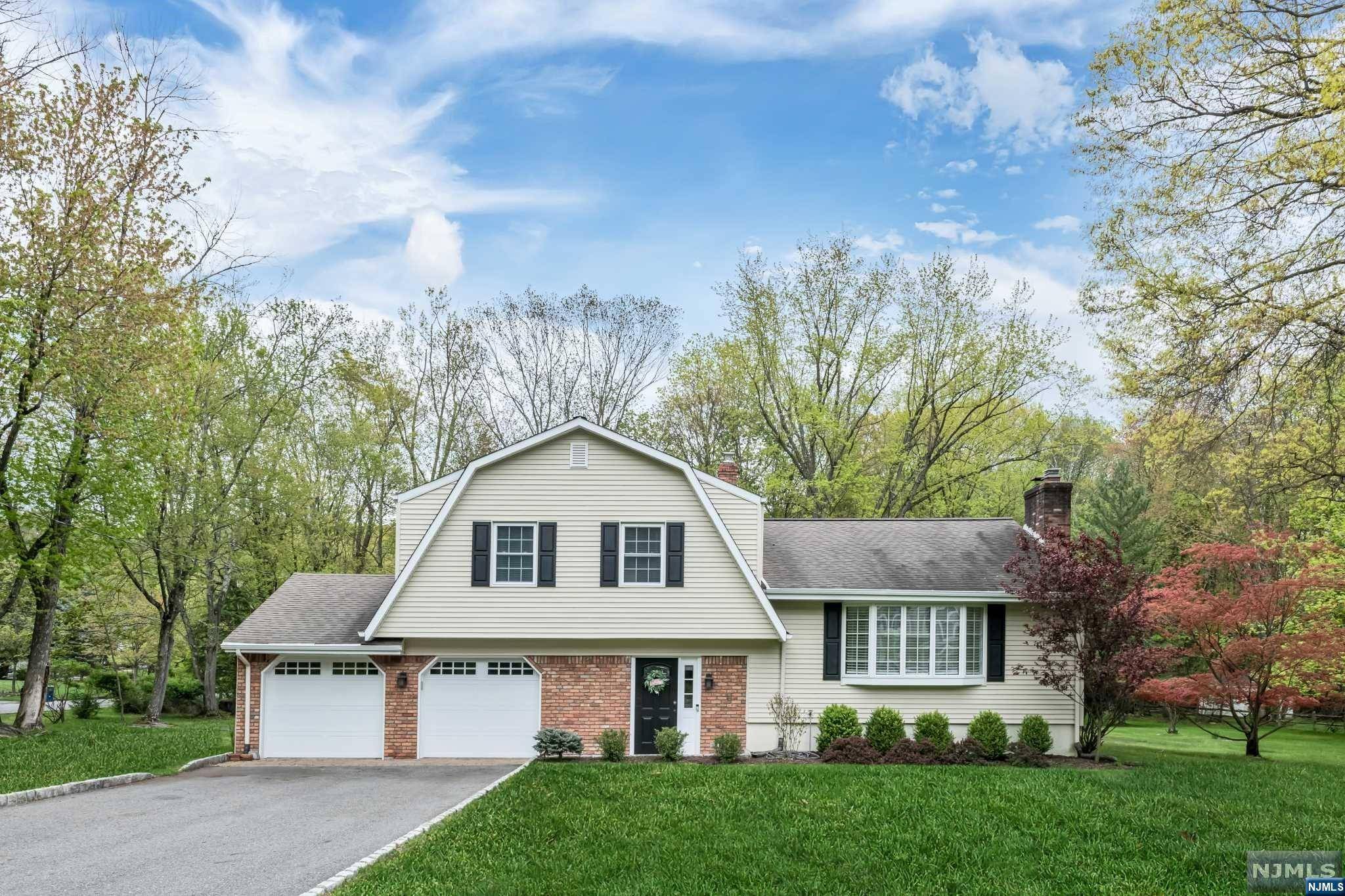Ramsey, NJ 07446,12 Alida PL