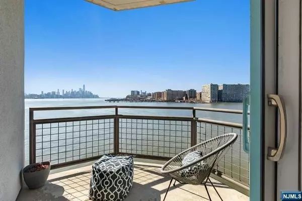 600 Harbor BLVD #954, Weehawken, NJ 07086
