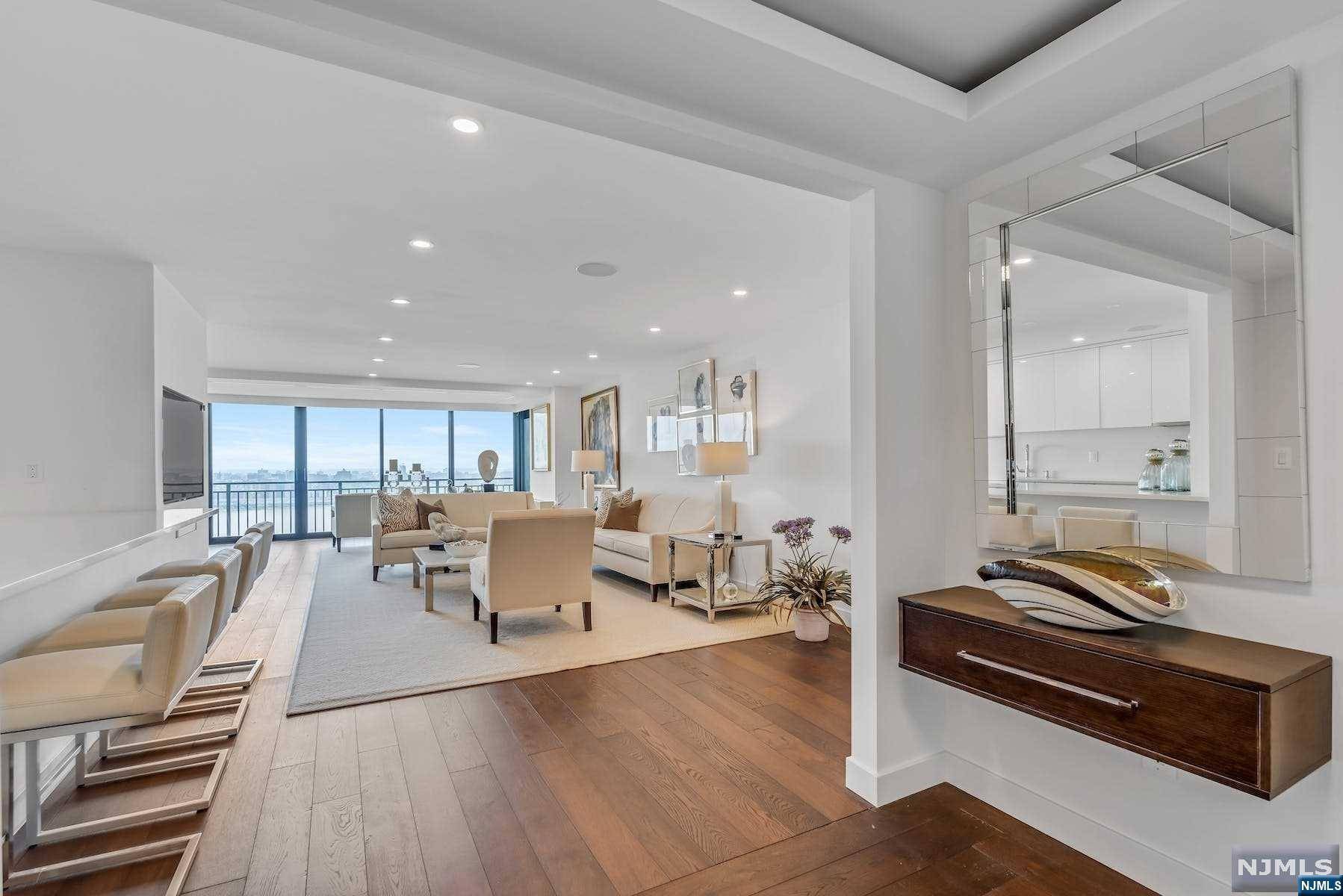 Fort Lee, NJ 07024,1500 Palisade AVE #14E