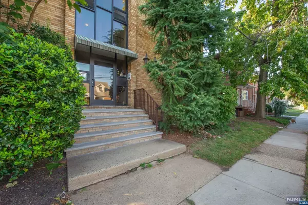 45 Hussa ST #11, Linden, NJ 07036