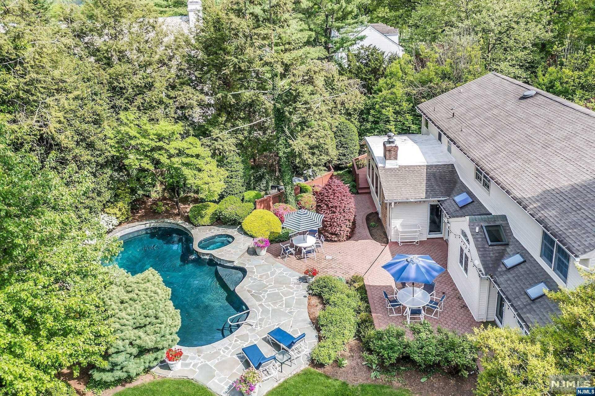 Ridgewood, NJ 07450,265 Lotte RD