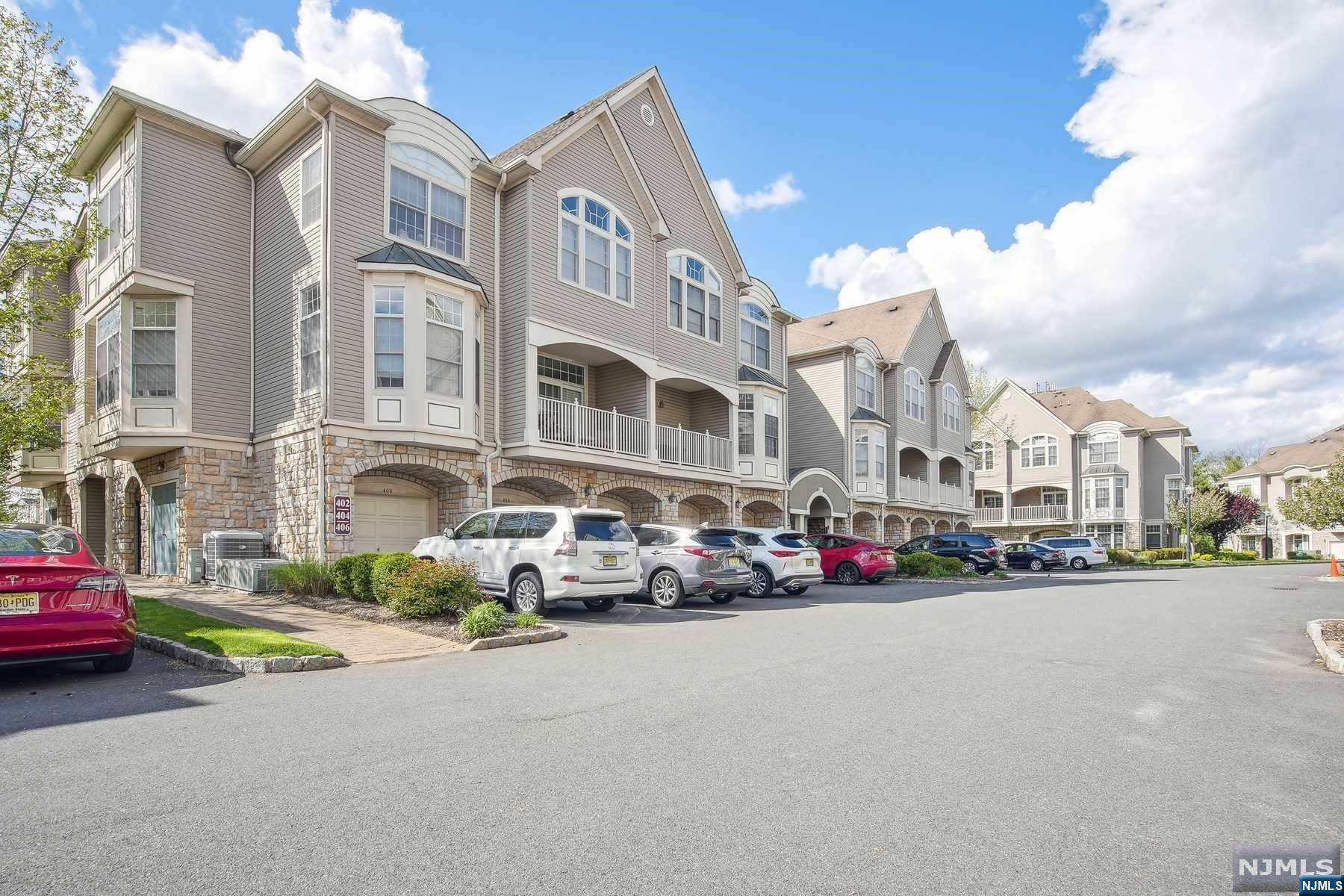 404 Kensington LN, Livingston, NJ 07039
