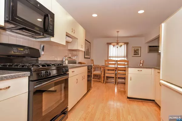 Secaucus, NJ 07094,117 Riverview CT