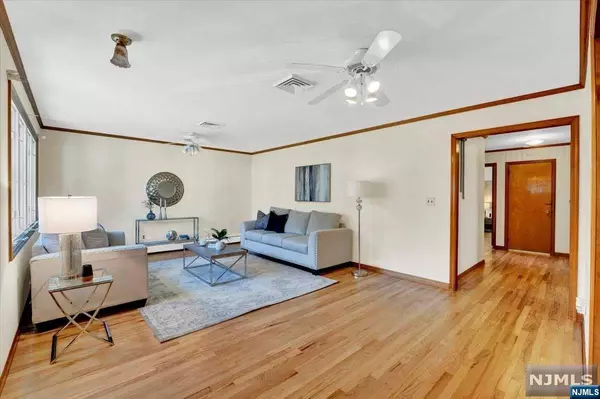 Secaucus, NJ 07094,631 Chestnut PL