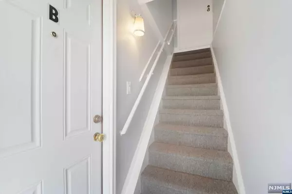 Hackensack, NJ 07601,27 Water ST