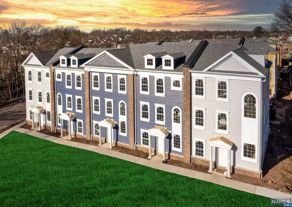 24 Parkside LN, Teaneck, NJ 07666