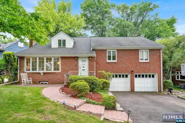 Teaneck, NJ 07666,648 Winthrop RD