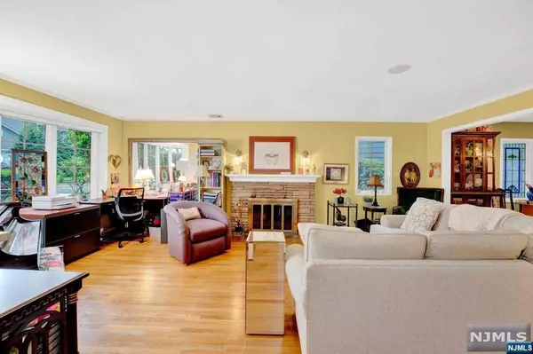 Teaneck, NJ 07666,648 Winthrop RD