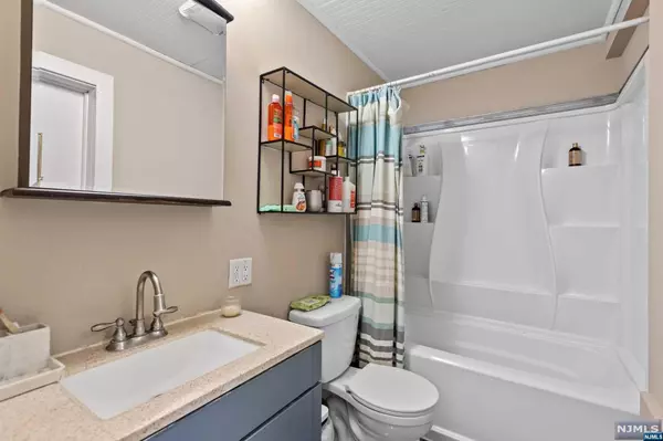 Wallington, NJ 07057,119 Halstead AVE