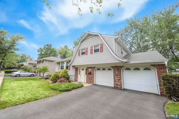 Westwood, NJ 07675,24 Dogwood CT