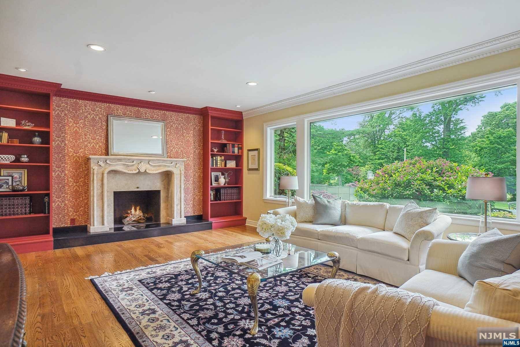 Glen Ridge, NJ 07028,90 Ridgewood AVE