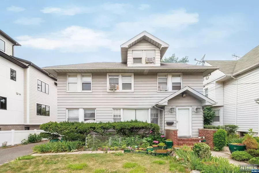 207 Grand AVE, Palisades Park, NJ 07650