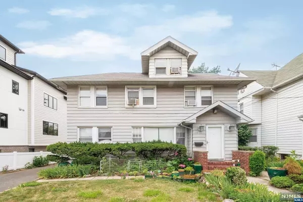 Palisades Park, NJ 07650,207 Grand AVE