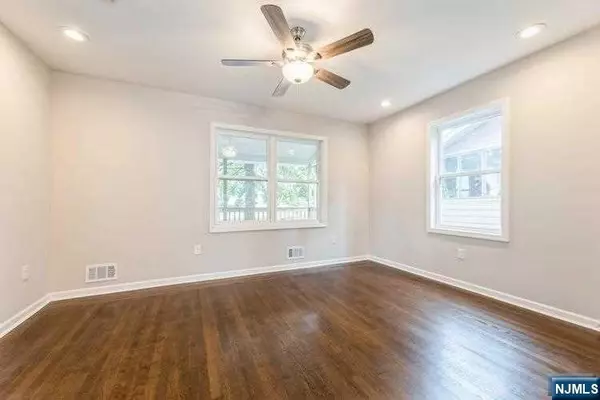 Teaneck, NJ 07666,291 James ST