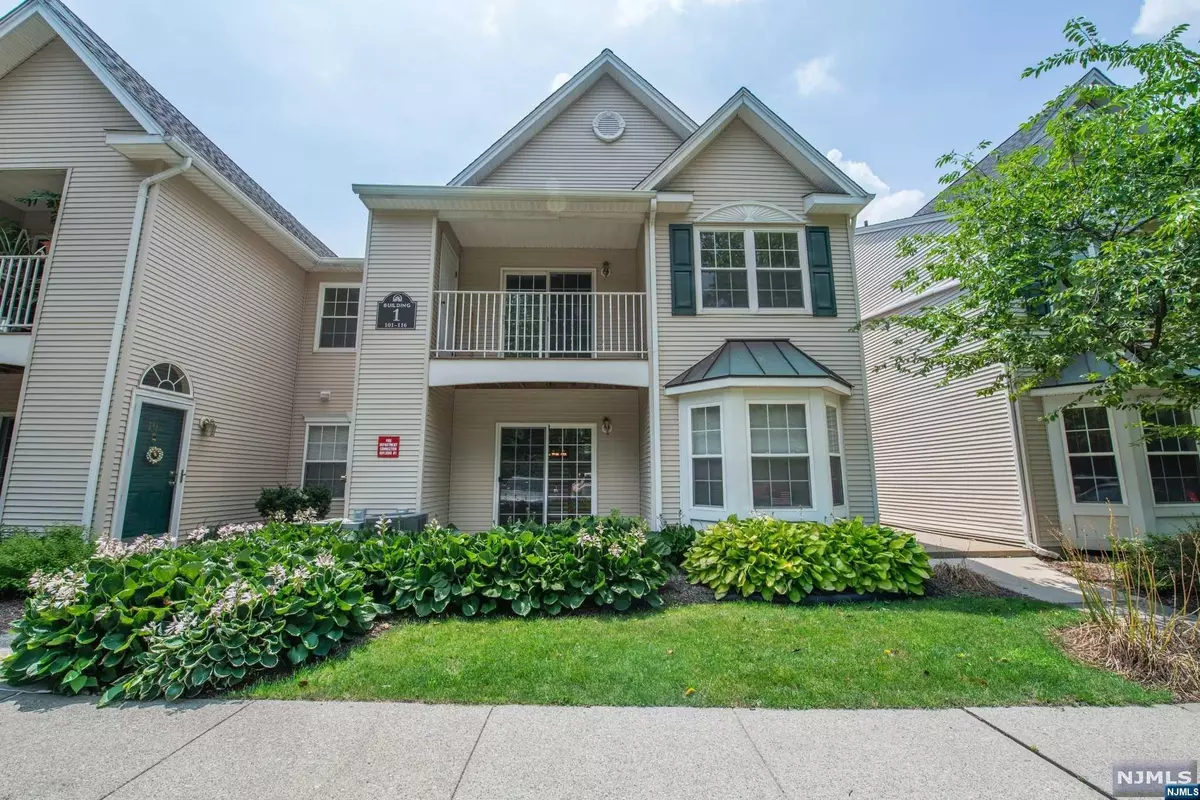 Clifton, NJ 07014,104 Cambridge CT #104