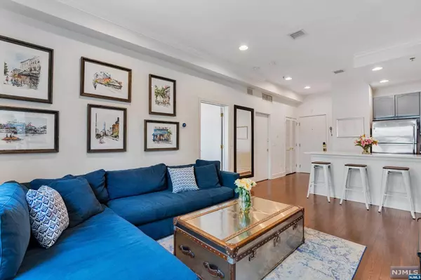 Jersey City, NJ 07302,61 Grand ST #3N