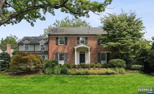 26 Knollwood RD, Millburn, NJ 07078