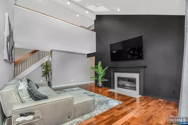 Woodland Park, NJ 07424,1 Parkside TER #2C