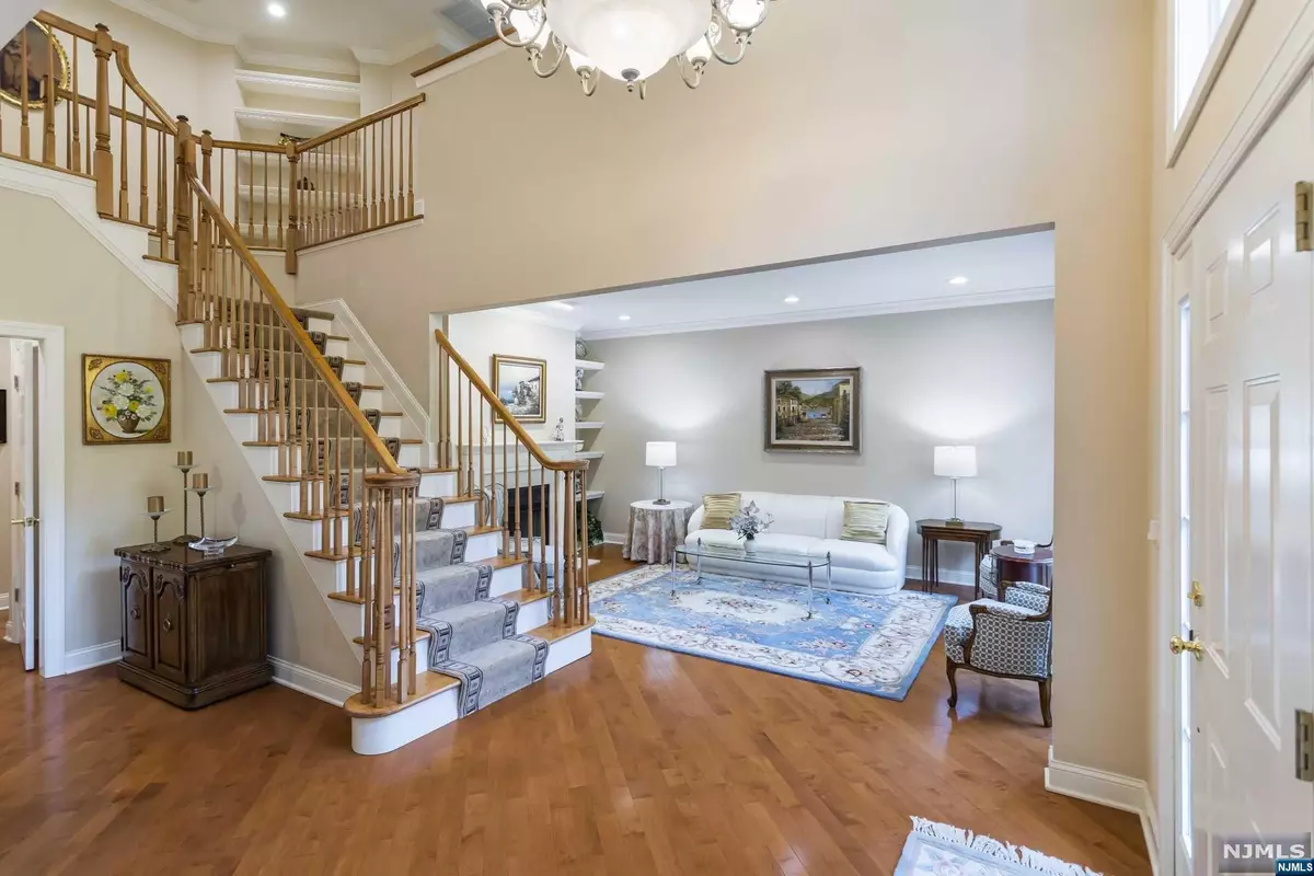 Roseland, NJ 07068,39 Pacio CT