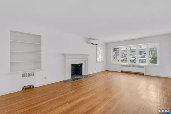 Teaneck, NJ 07666,537 Albin ST