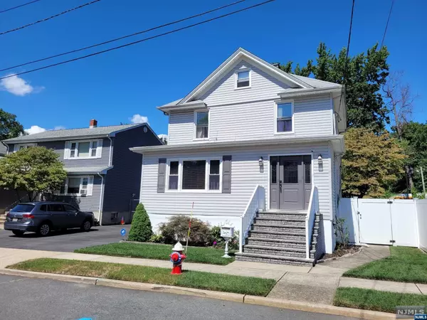 64 Oak ST, Rochelle Park, NJ 07662
