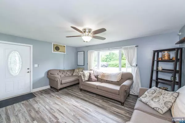 Pompton Lakes, NJ 07442,1462 Riveredge DR