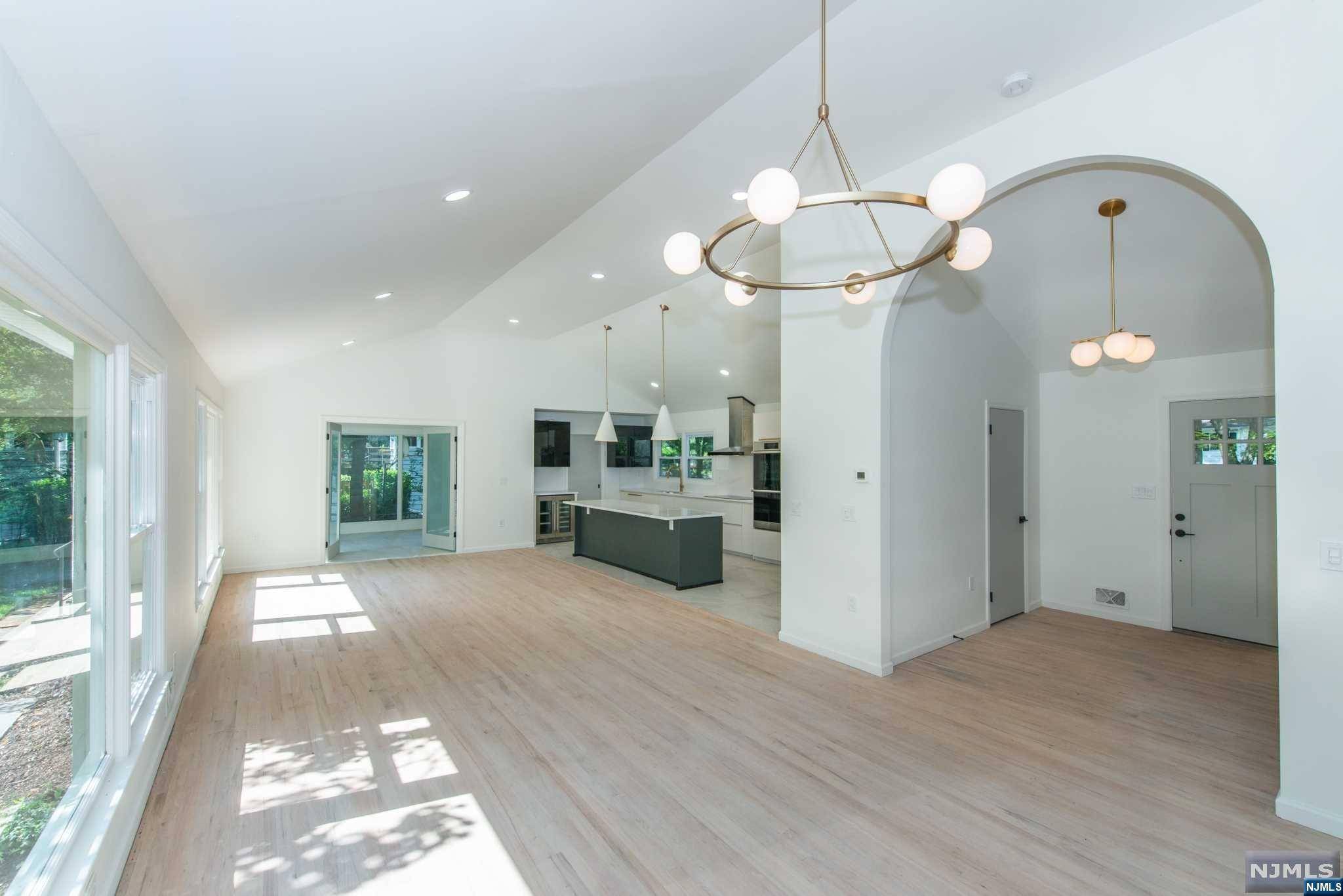 Livingston, NJ 07039,36 Heron RD