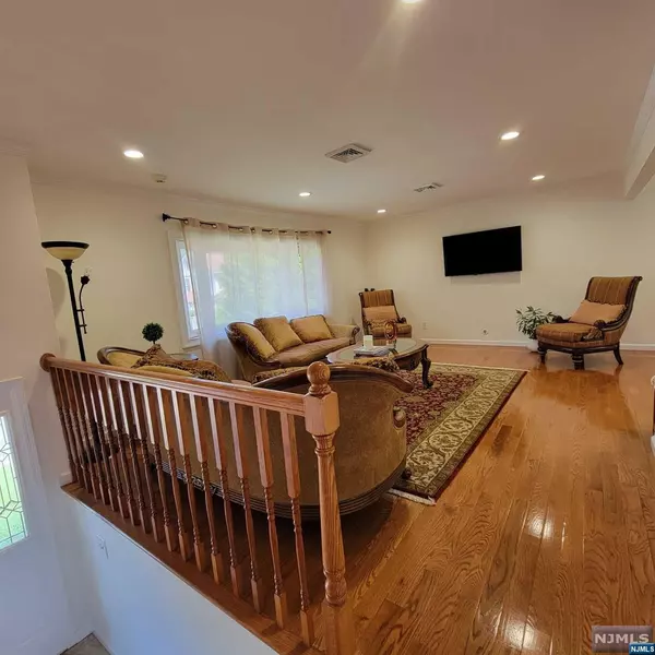 Teaneck, NJ 07666,316 Cane ST