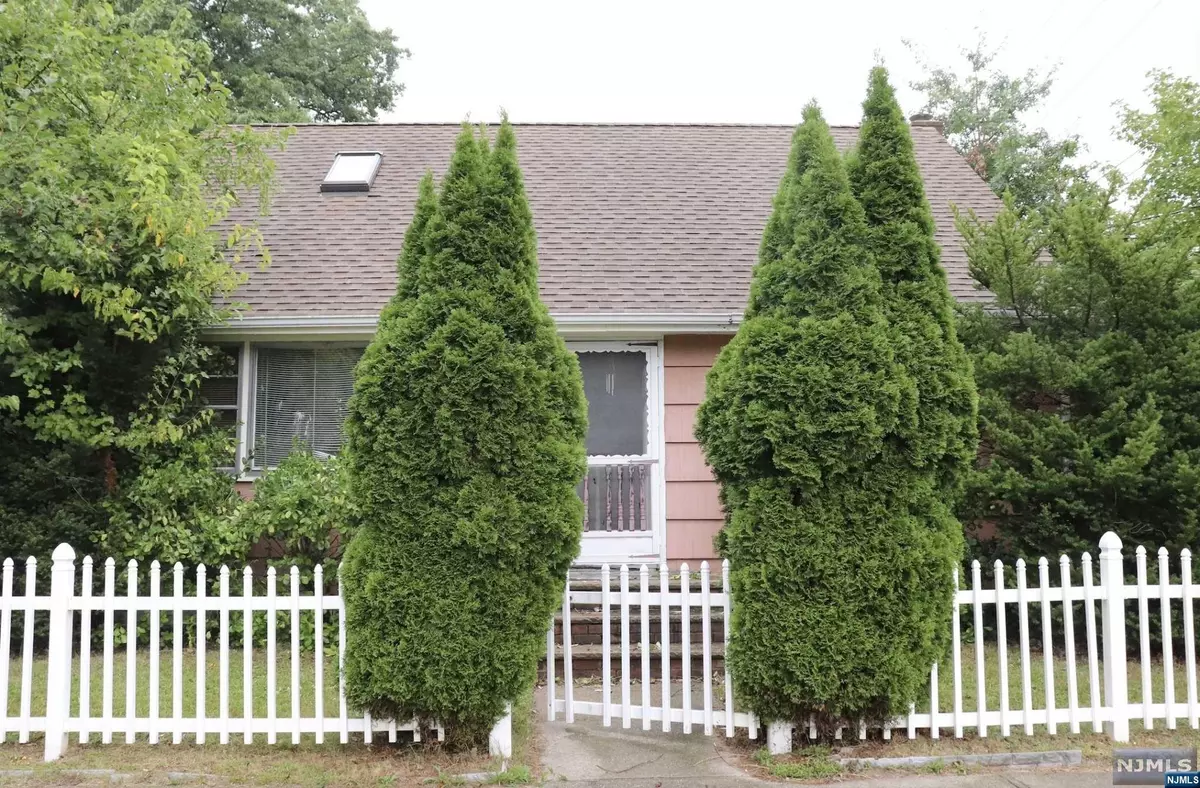 Bergenfield, NJ 07621,111 N Queen ST