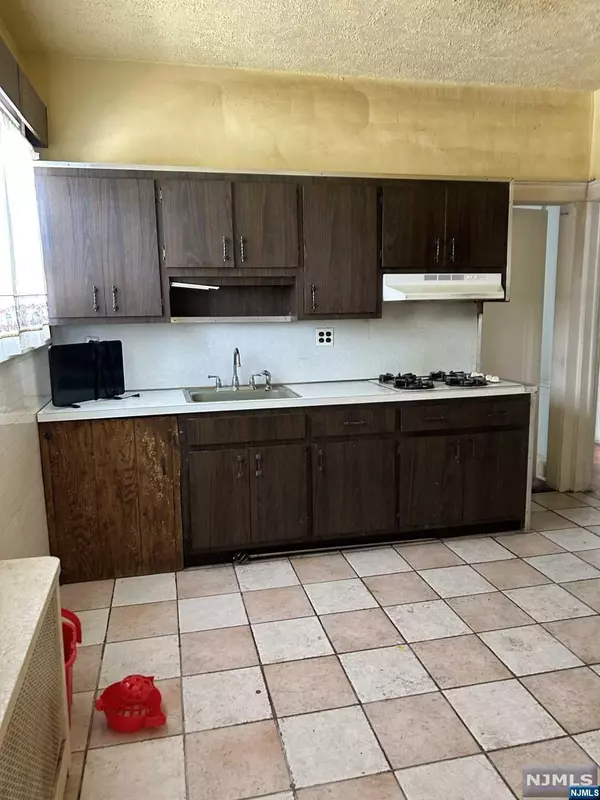 Paterson, NJ 07514,124-128 E 30th ST