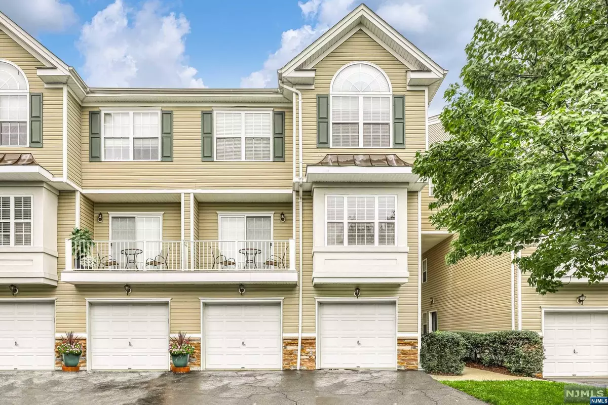 Pompton Lakes, NJ 07442,244 Ridge DR